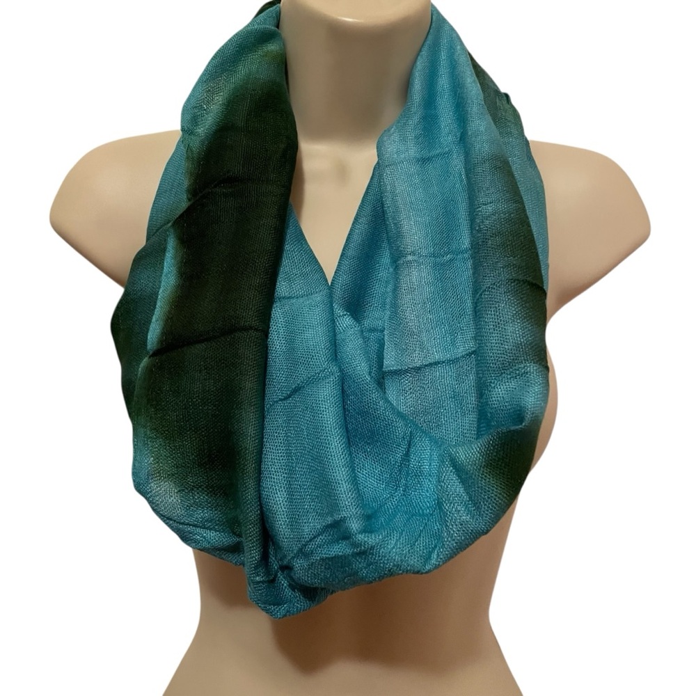 NWT Infinity Scarf Teal and Blue